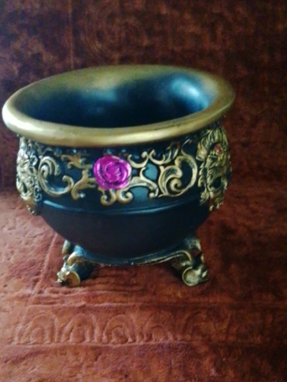 Cauldron ornate By Ashland made In China